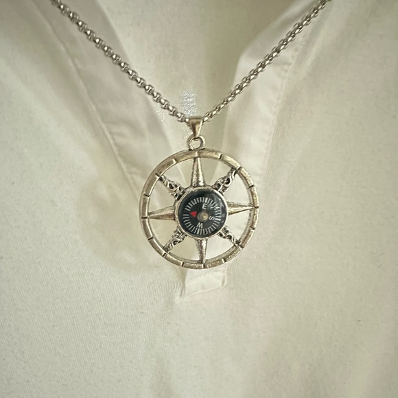 REAL working Compass Pendant Necklace, in GIFT BOX Casual Leisure Fashion - Picture 13 of 16